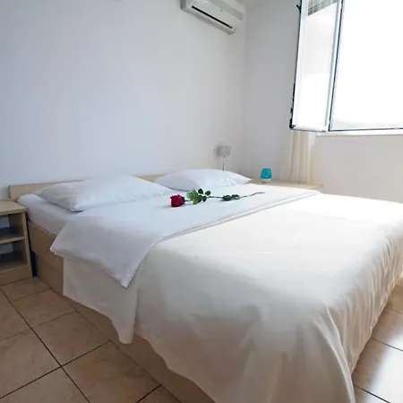 Beachfront Tamarix Apartment