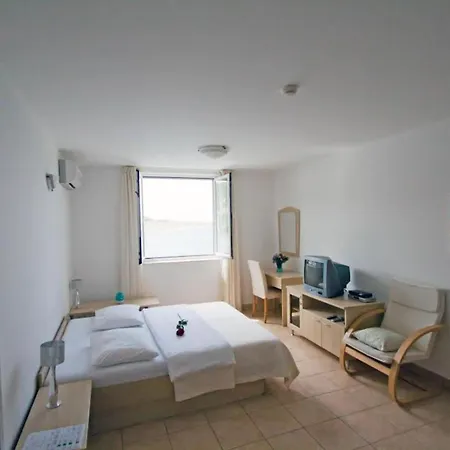 Apartment Beachfront Tamarix Posedarje